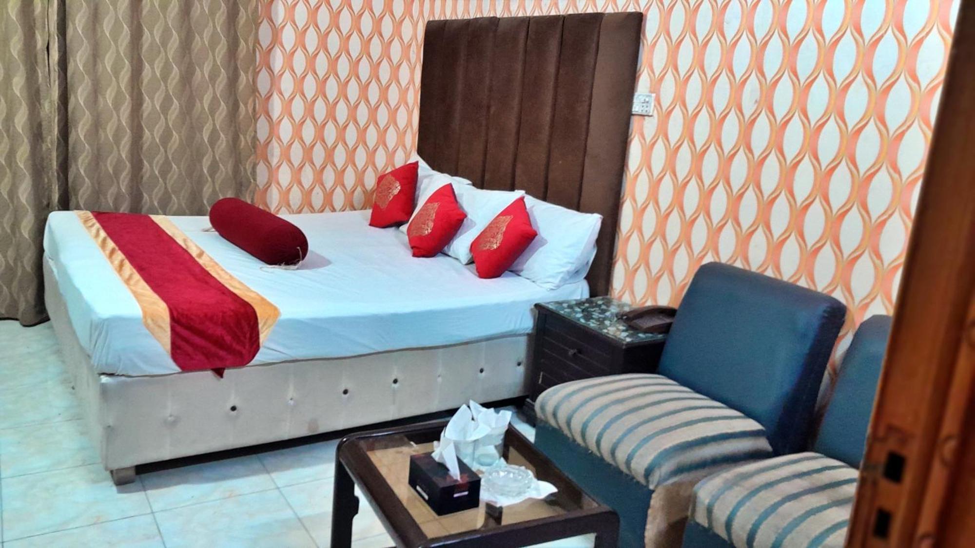 Hotel Super Seven Лахор Экстерьер фото