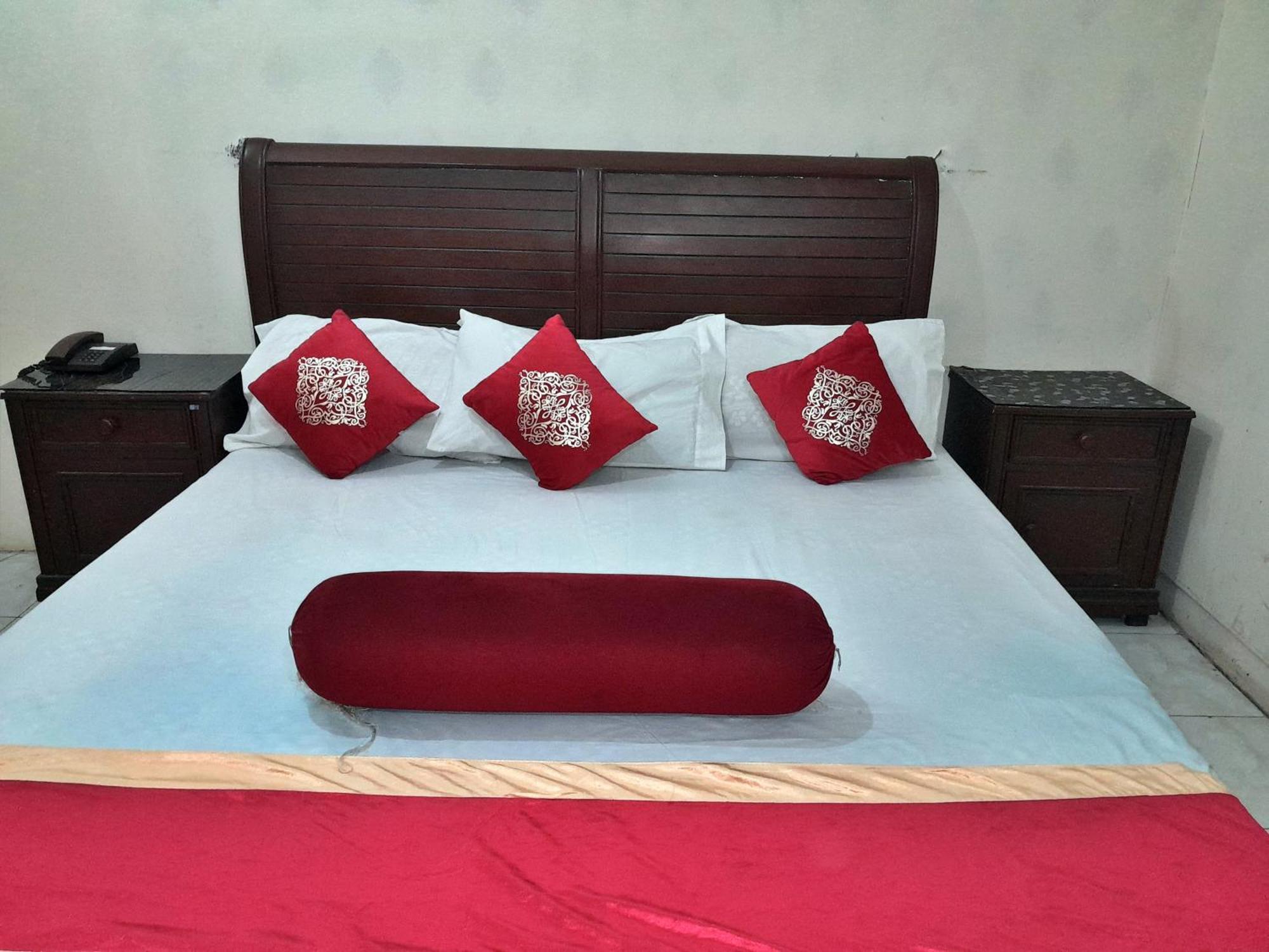 Hotel Super Seven Лахор Экстерьер фото